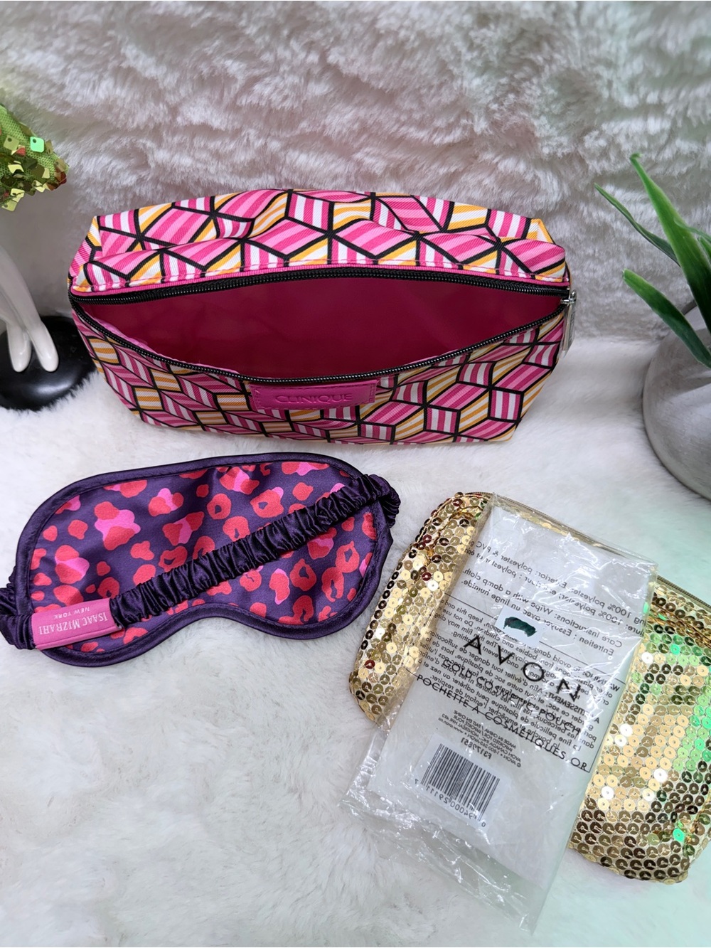 Clinique Pink Geometric Cosmetic Bag Set, Avon Gold Sequin Pouch & Eye Mask ๐ - Picture 2 of 2